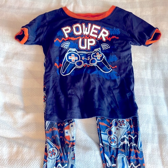 size 5 glow in the dark Video game pajama set - Picture 1 of 4